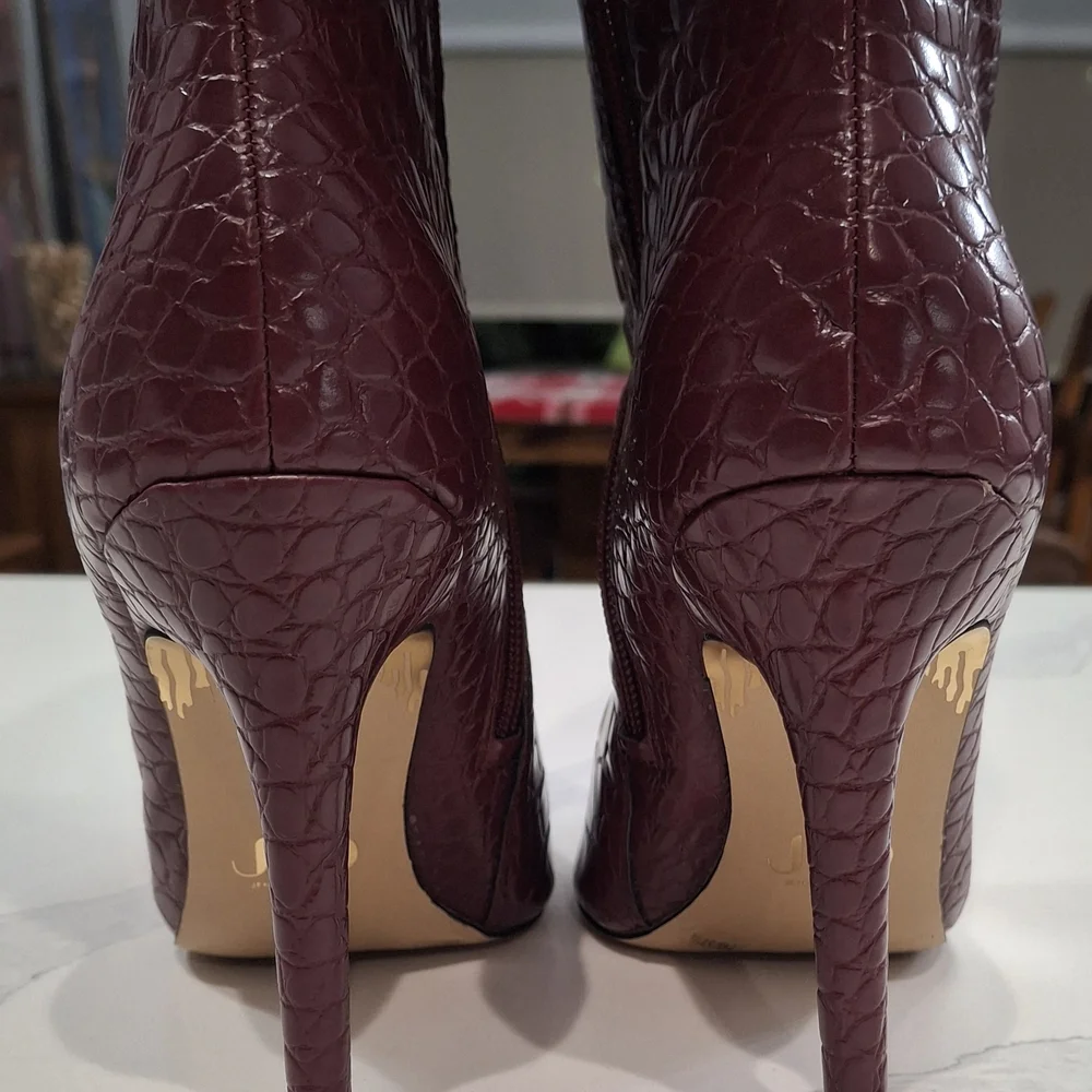 💋Jennifer Lopez  Boots .Elegant Burgundy Croc-Embossed Knee-High Boots💋 - Picture 12 of 12
